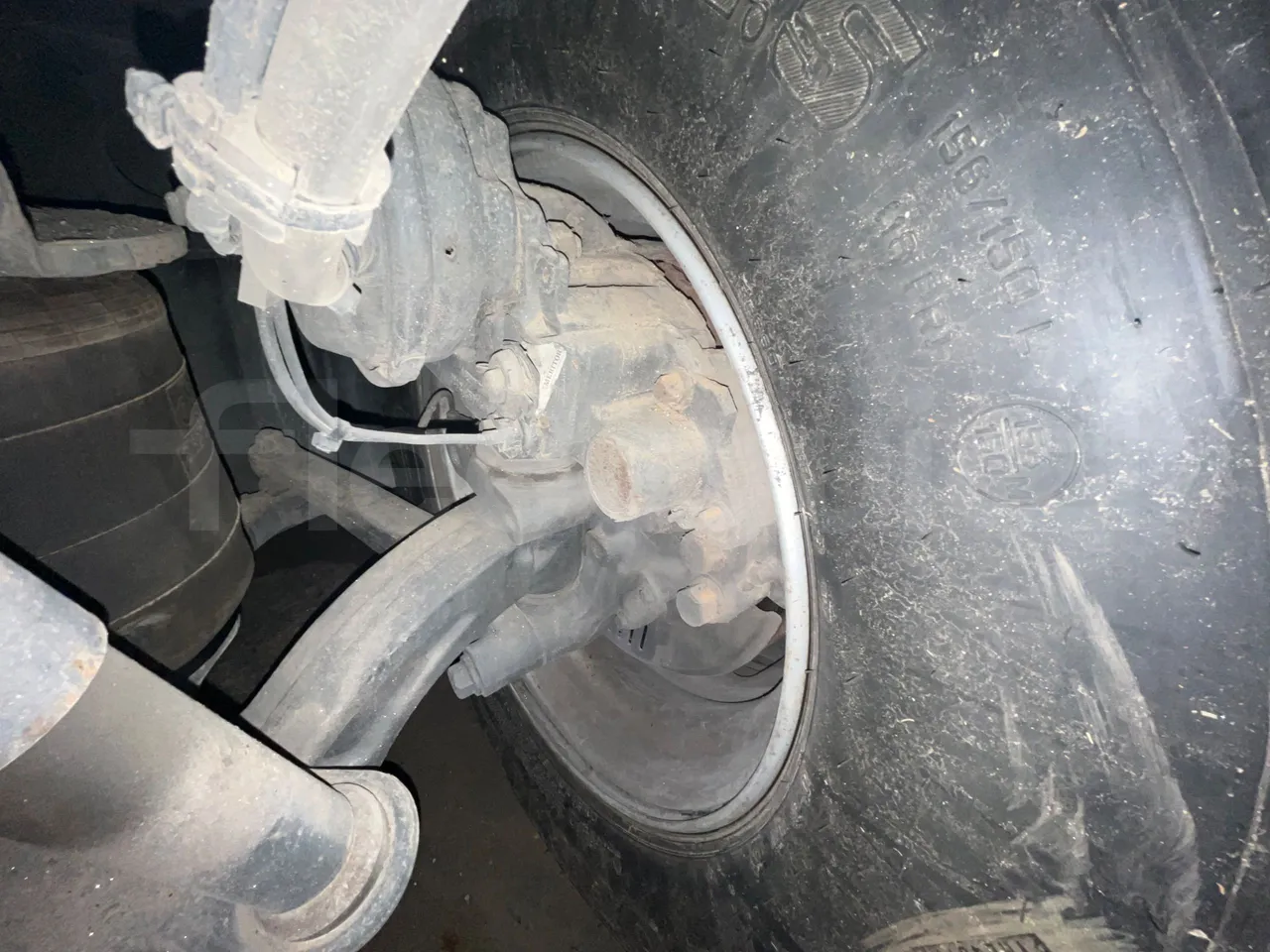 Volvo B13R 9700HD - Euro5 - 345kW - 14.980mt - axel 3 caliper brakes left