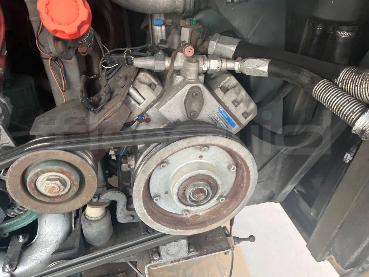 Volvo B13R 9700HD - Euro5 - 345kW - 14.980mt - air conditioning compressor