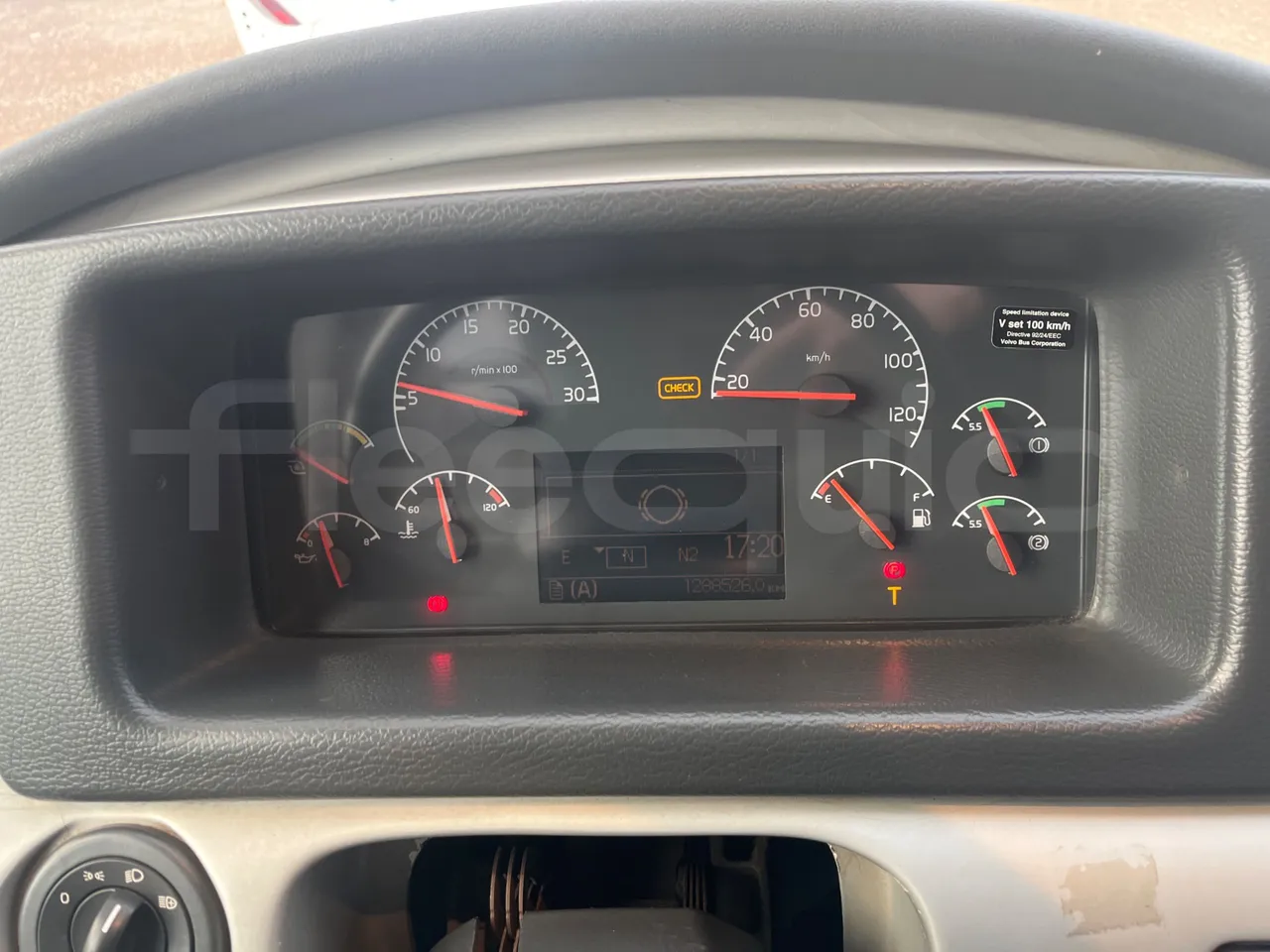 Volvo B13R 9700HD - Euro5 - 345kW - 14.980mt - dashboard lights on