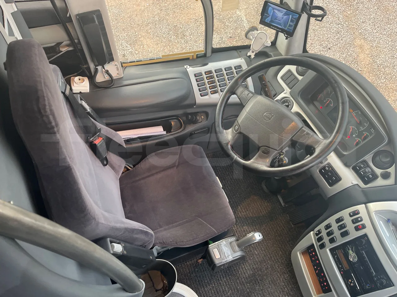Volvo B13R 9700HD - Euro5 - 345kW - 14.980mt - driver's seat photo