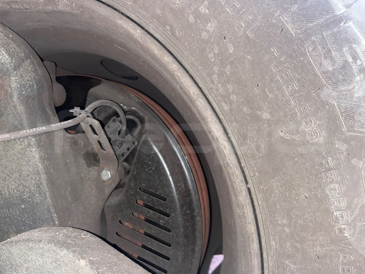 Volvo B13R 9700HD - Euro5 - 345kW - 14.980mt - front discs left