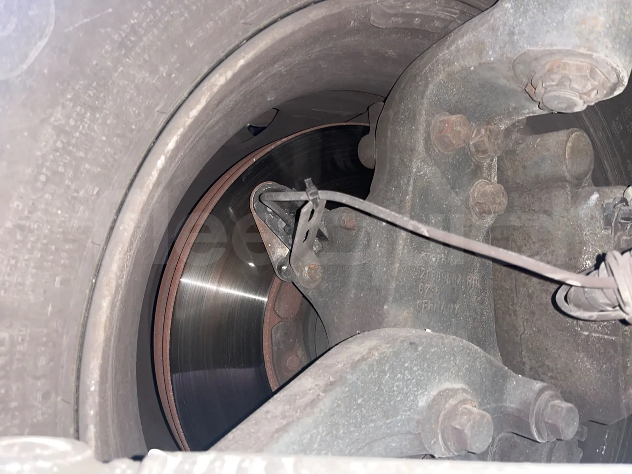 Volvo B13R 9700HD - Euro5 - 345kW - 14.980mt - front discs right