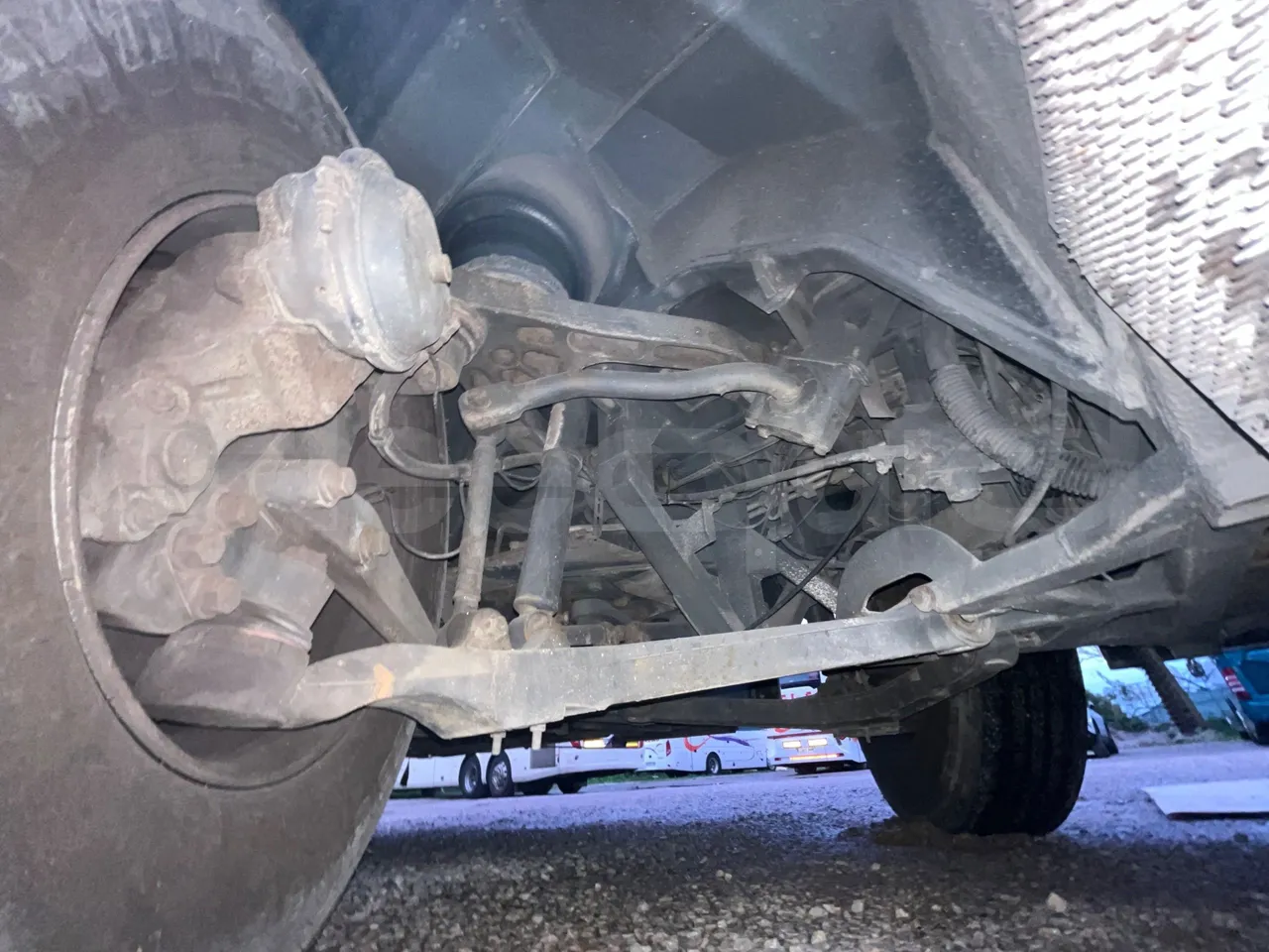 Volvo B13R 9700HD - Euro5 - 345kW - 14.980mt - front shock absorbers left