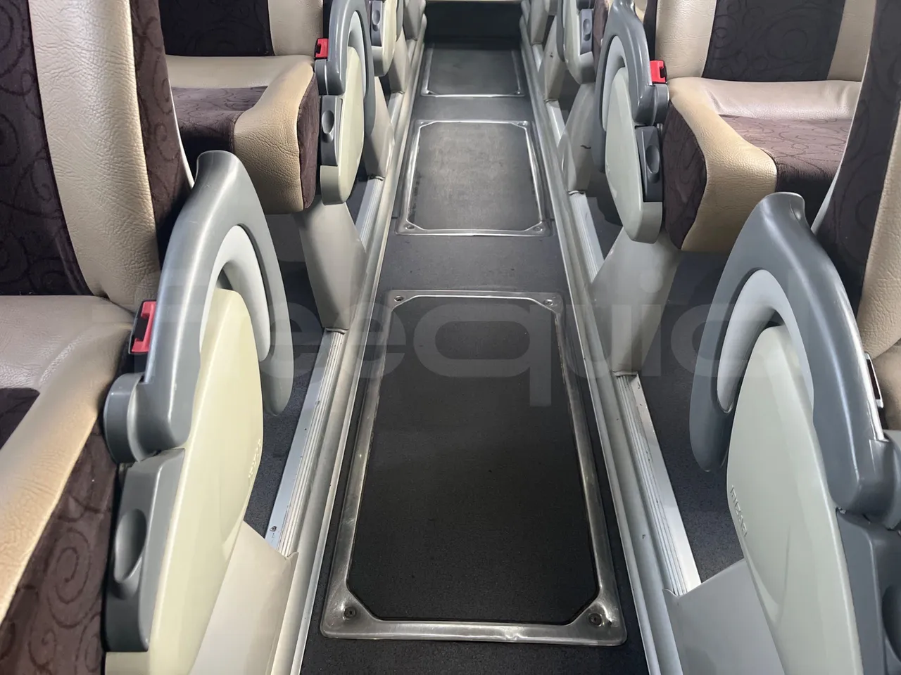 Volvo B13R 9700HD - Euro5 - 345kW - 14.980mt - floor hatches photo