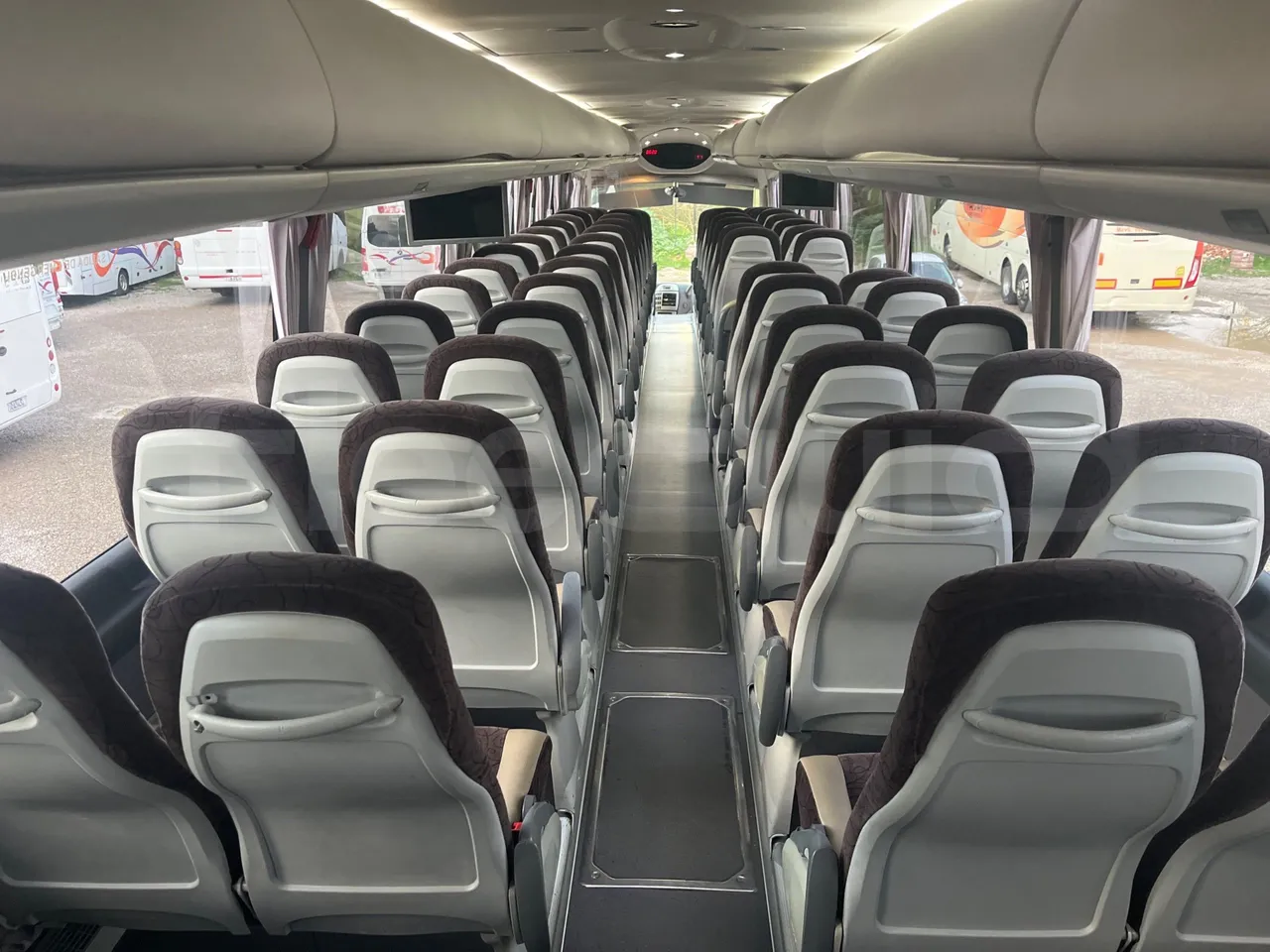 Volvo B13R 9700HD - Euro5 - 345kW - 14.980mt - forward view middle aisle