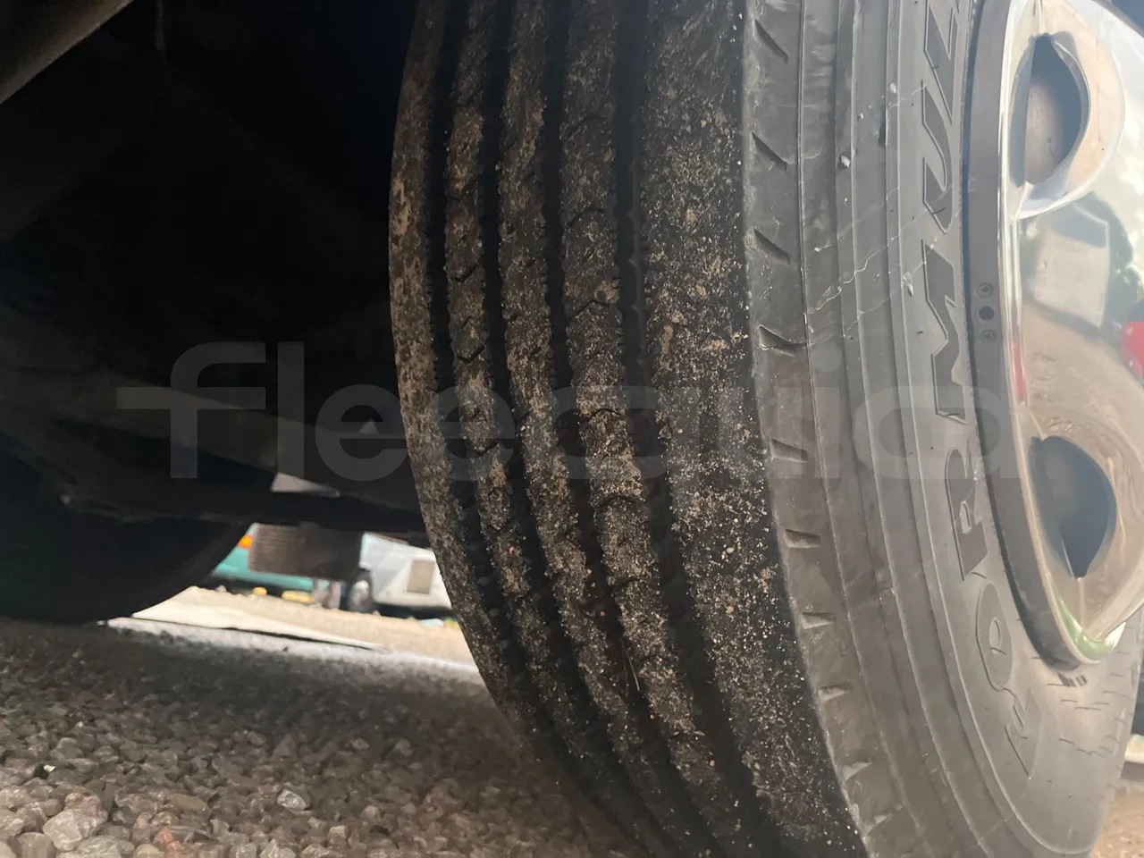 Volvo B13R 9700HD - Euro5 - 345kW - 14.980mt - tread condition front tires right