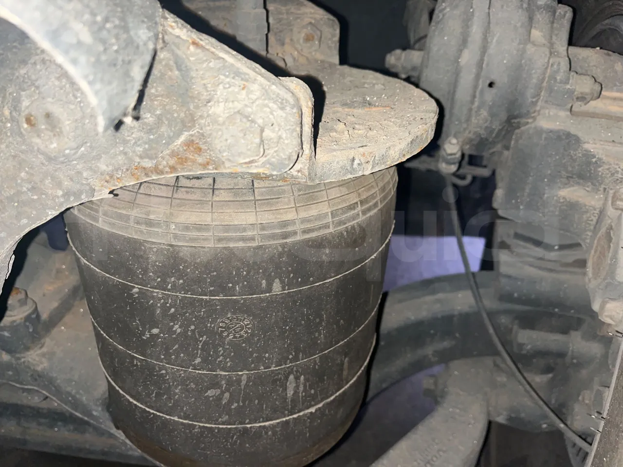 Volvo B13R 9700HD - Euro5 - 345kW - 14.980mt - axle 3 air springs 1 right