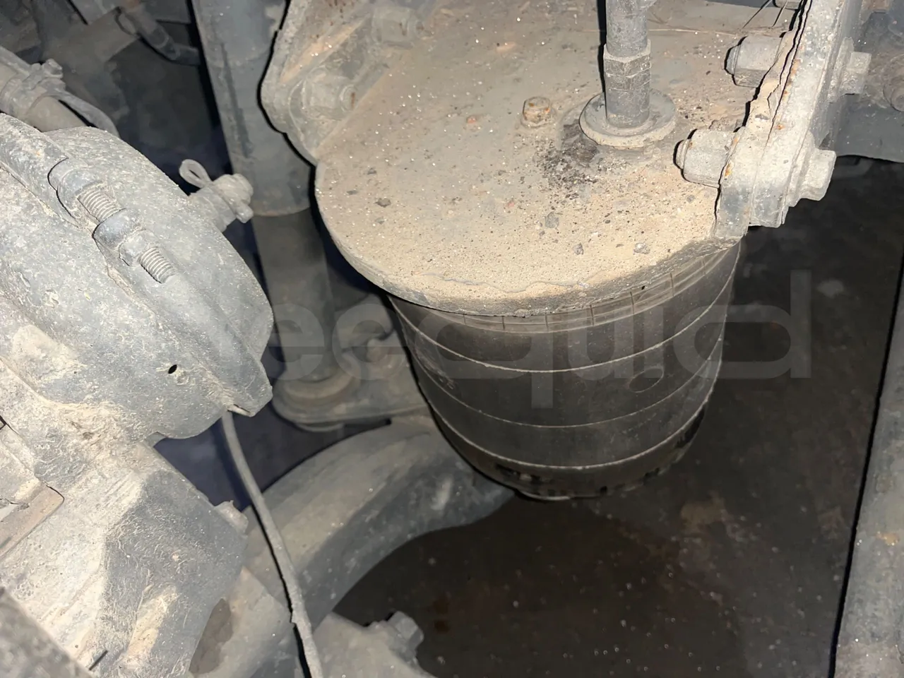 Volvo B13R 9700HD - Euro5 - 345kW - 14.980mt - axel 3 shock absorbers 1 left