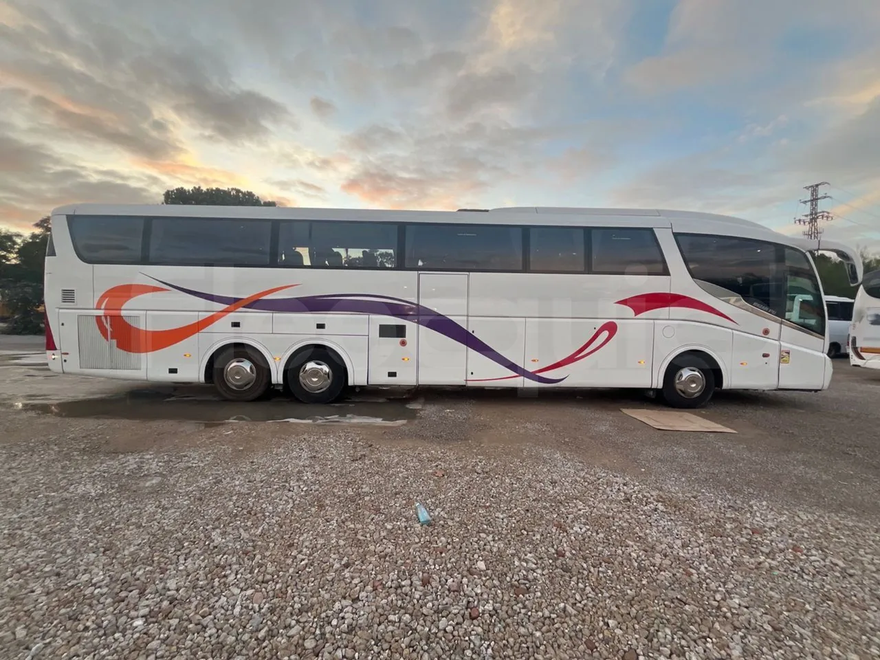 Volvo B13R 9700HD - Euro5 - 345kW - 14.980mt - right side doors closed