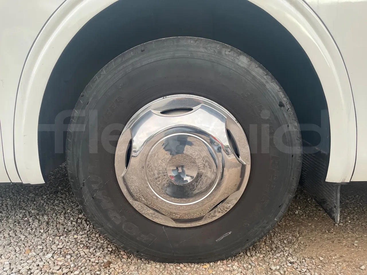 Volvo B13R 9700HD - Euro5 - 345kW - 14.980mt - front left tire measurements