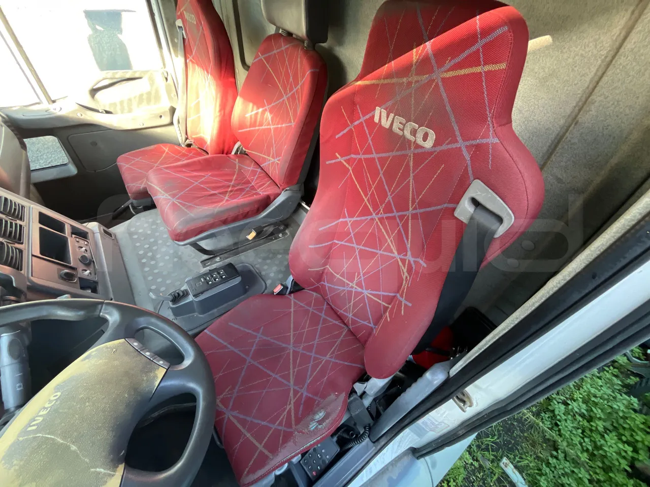 Iveco Magirus A260S/80 COMES - Euro3 - 218kW - 9.310mt - driver's seat photo