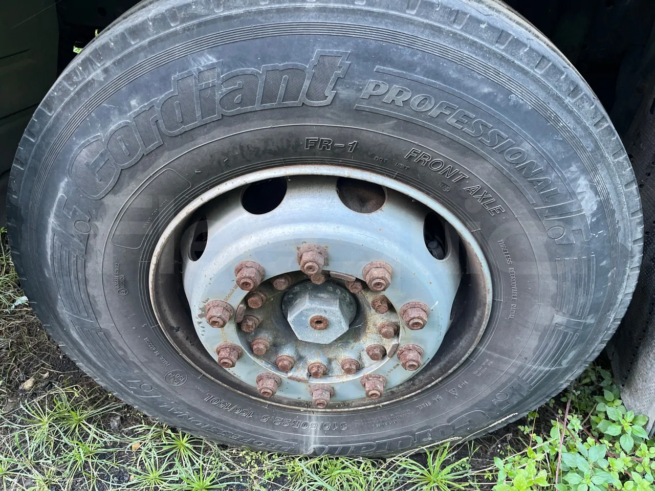 Iveco Magirus A260S/80 COMES - Euro3 - 218kW - 9.310mt - front left tire measurements