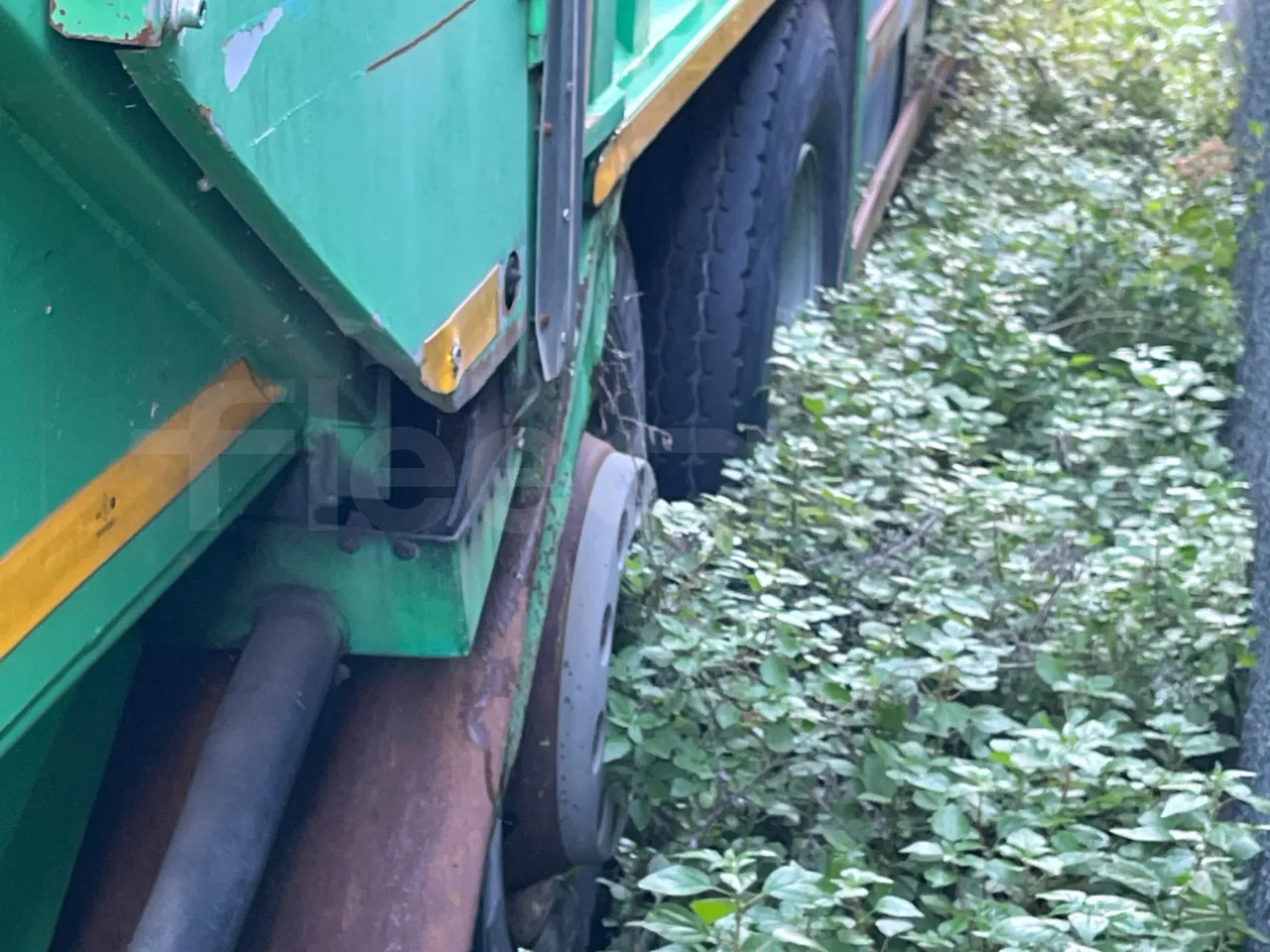 Iveco Magirus A260S/80 COMES - Euro3 - 218kW - 9.310mt - rear left tire photo