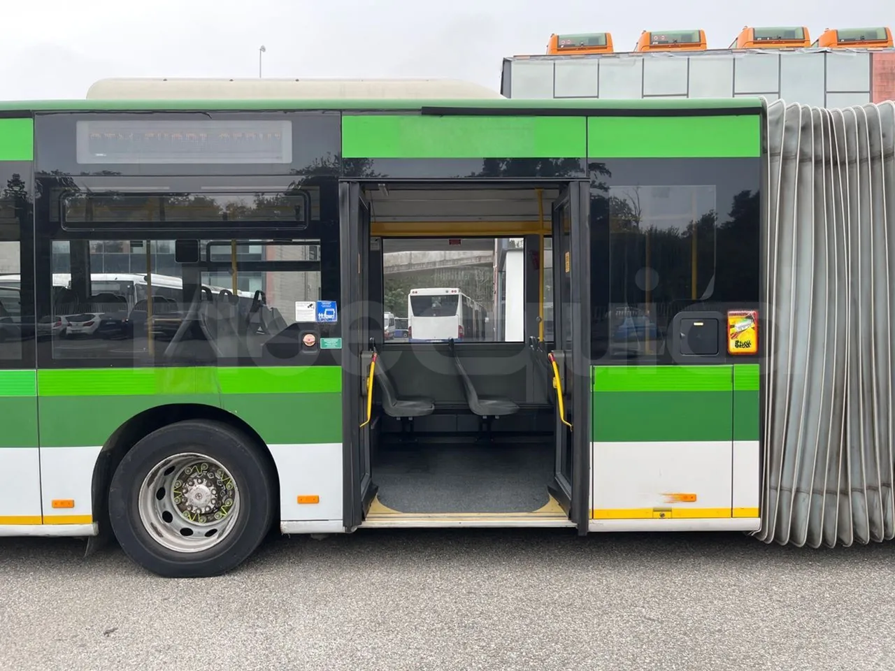 Mercedes-Benz O 530 G- 3P - Euro5 - 260kW - 17.940mt - front door 3 open