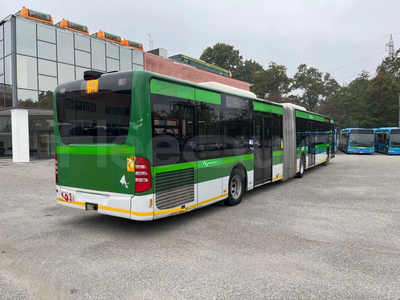 Mercedes-Benz O 530 G- 3P - Euro5 - 260kW - 17.940mt - 3/4 right rear doors closed