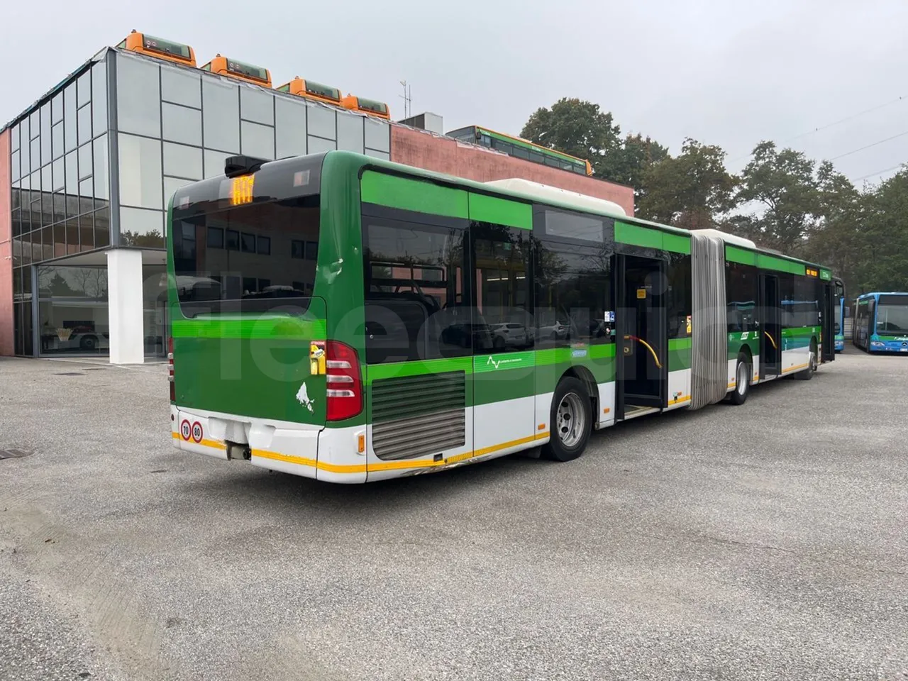 Mercedes-Benz O 530 G- 3P - Euro5 - 260kW - 17.940mt - 3/4 right rear doors open