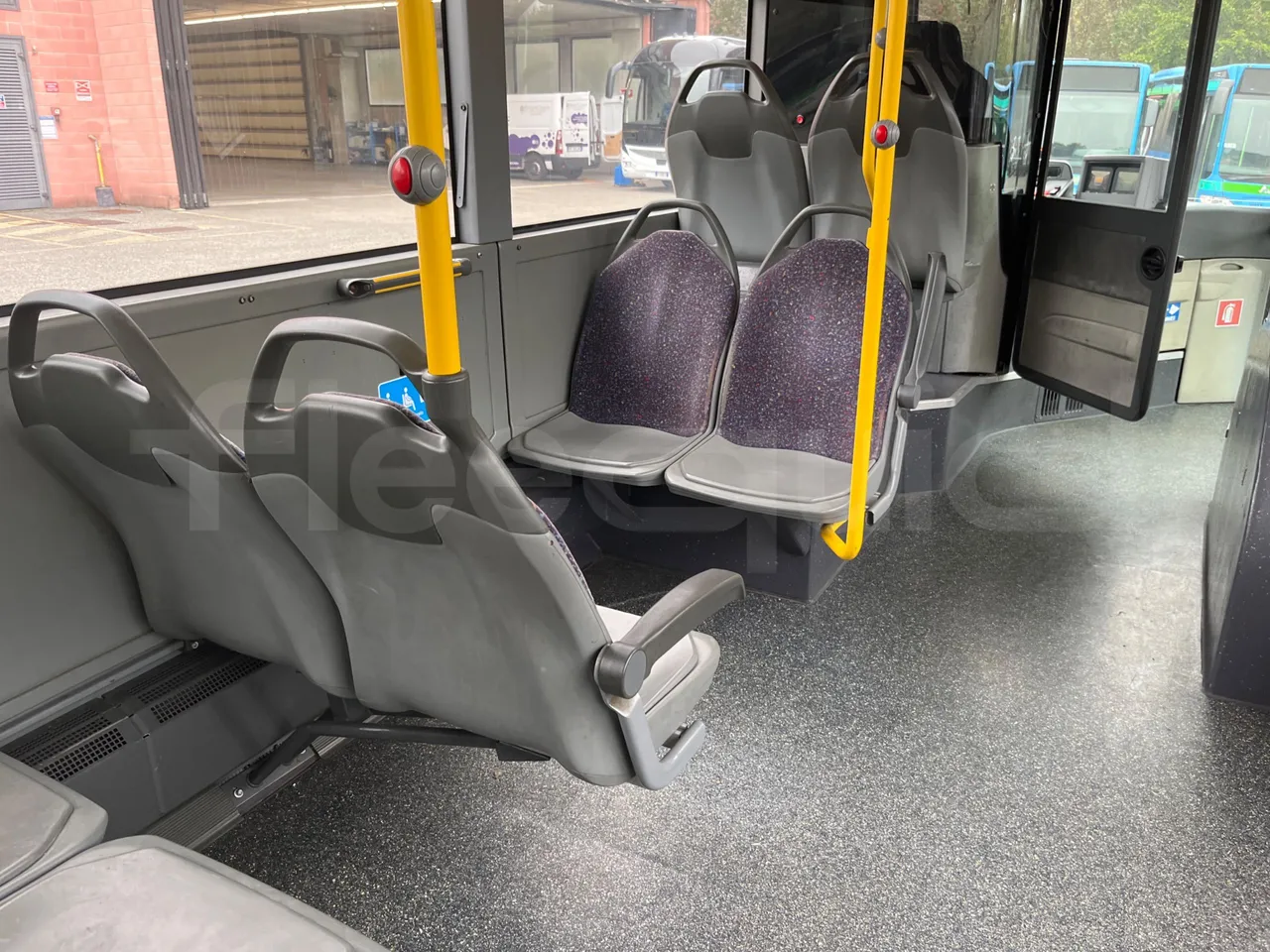 Mercedes-Benz O 530 G- 3P - Euro5 - 260kW - 17.940mt - armrest detail photo