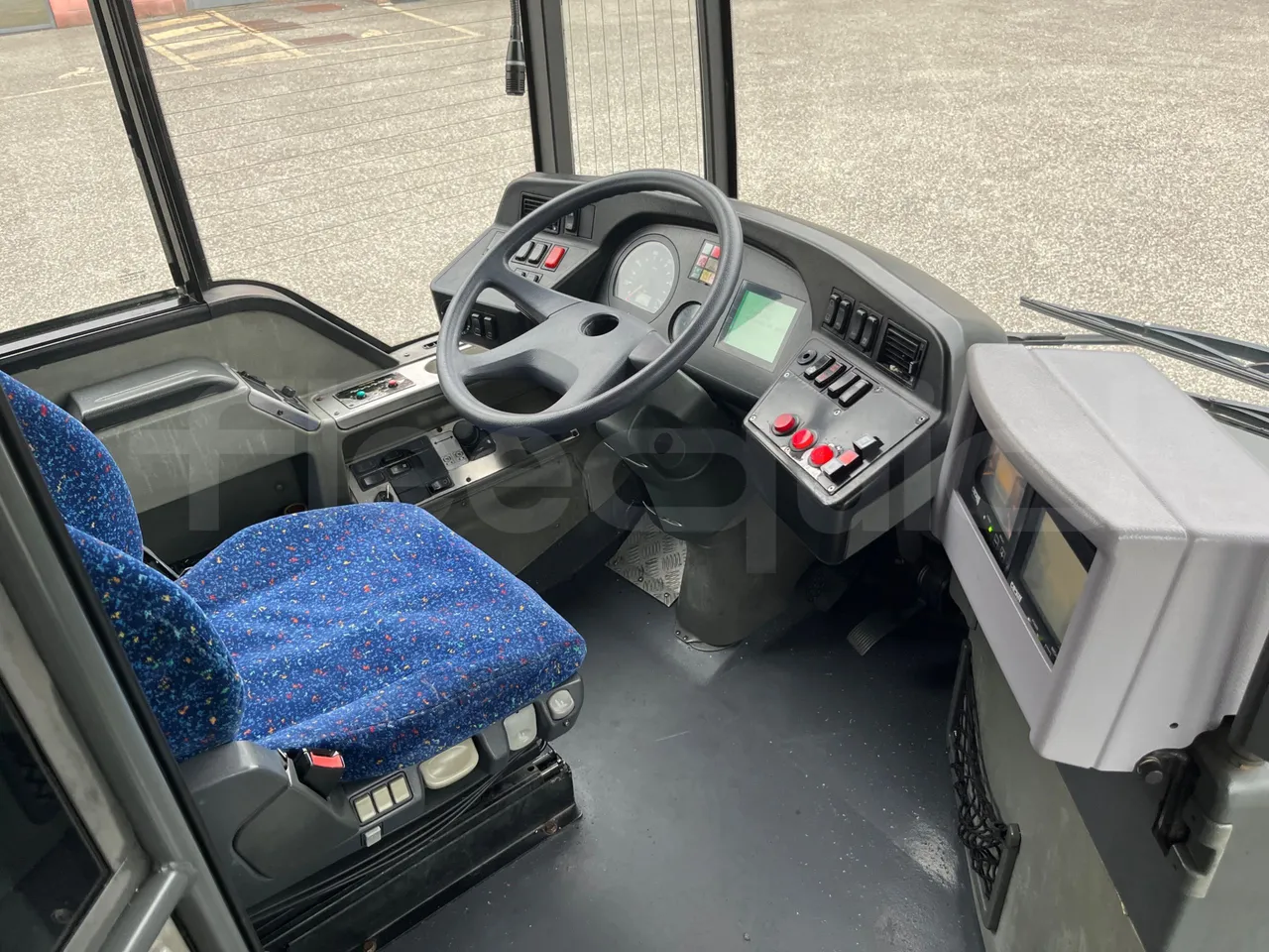 Mercedes-Benz O 530 G- 3P - Euro5 - 260kW - 17.940mt - buttons panels on