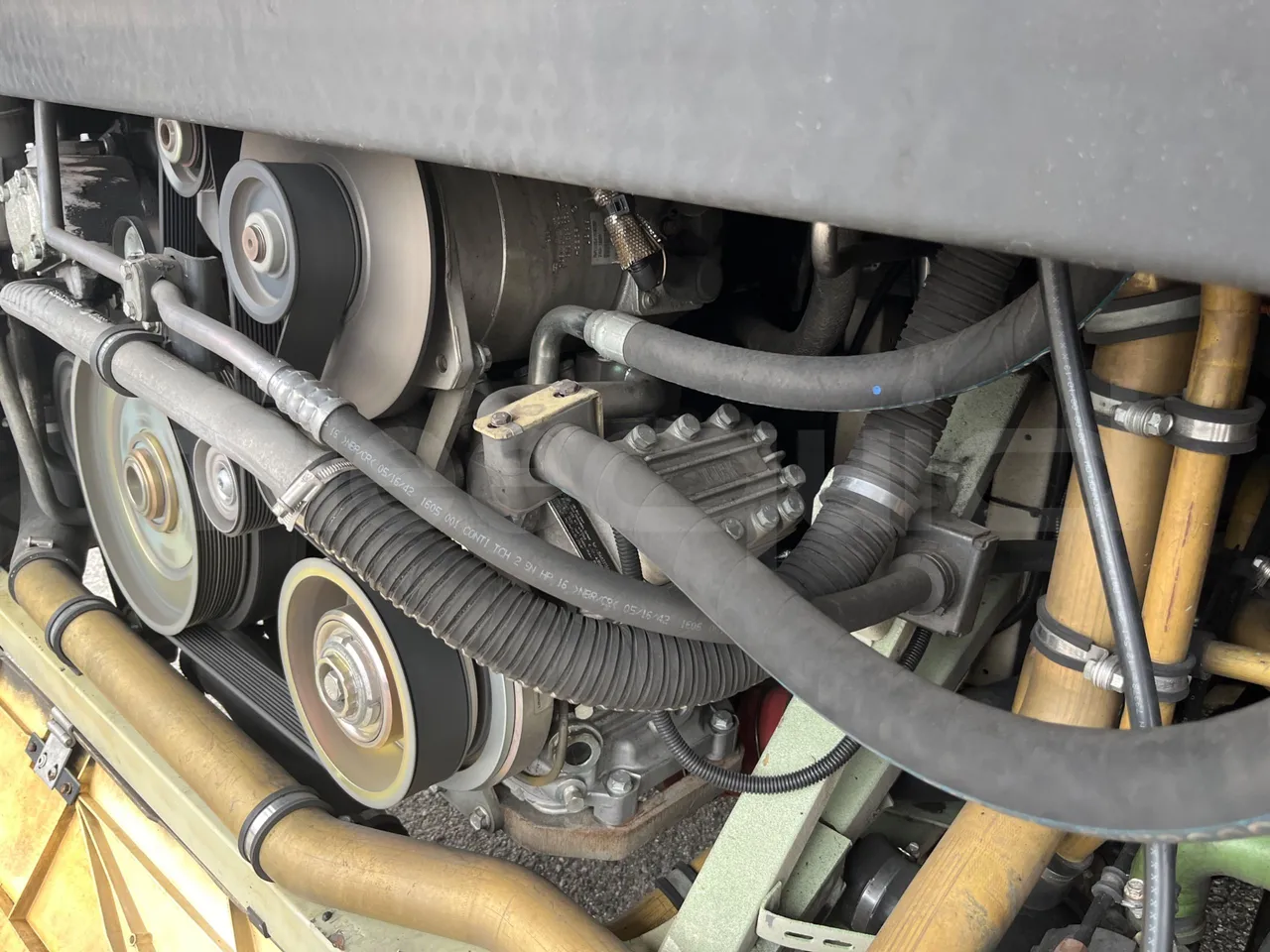 Mercedes-Benz O 530 G- 3P - Euro5 - 260kW - 17.940mt - air conditioning compressor