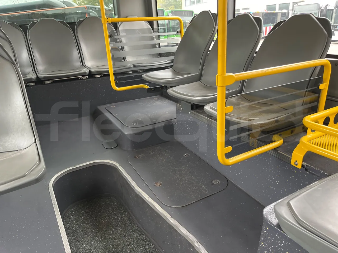 Mercedes-Benz O 530 G- 3P - Euro5 - 260kW - 17.940mt - floor hatches photo