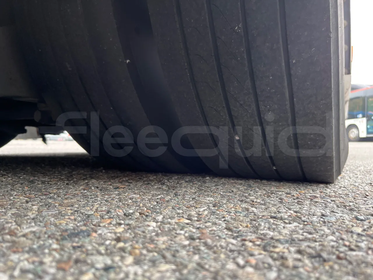 Mercedes-Benz O 530 G- 3P - Euro5 - 260kW - 17.940mt - tread condition second axle tires right