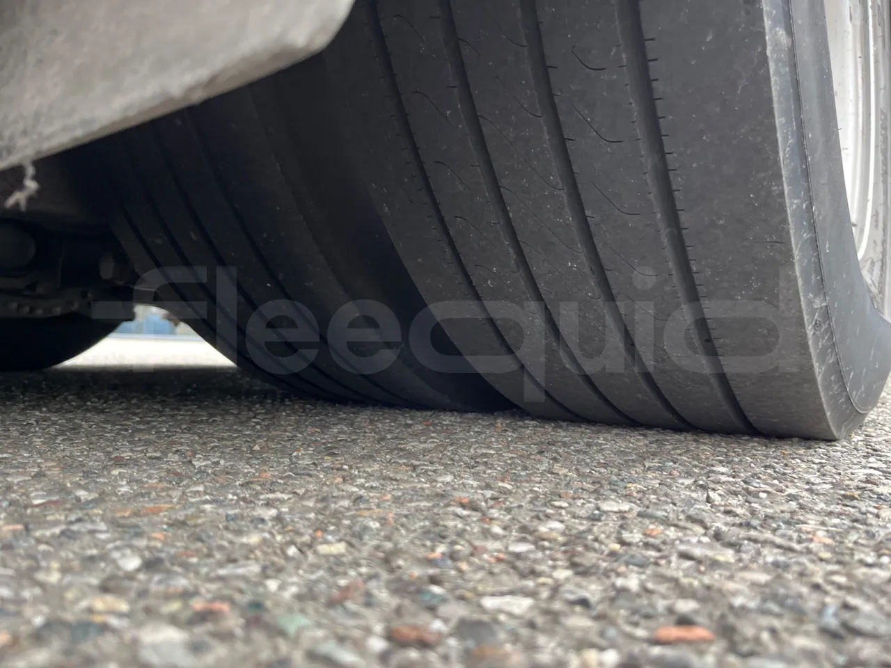 Mercedes-Benz O 530 G- 3P - Euro5 - 260kW - 17.940mt - tread condition third axle tires left