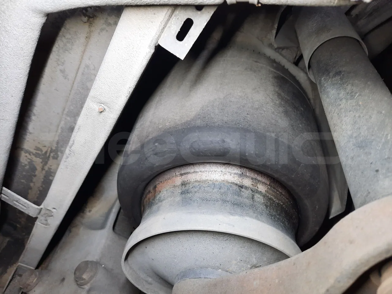 Mercedes-Benz O 530 G- 3P - Euro5 - 260kW - 17.940mt - axel 3 shock absorbers 2 left