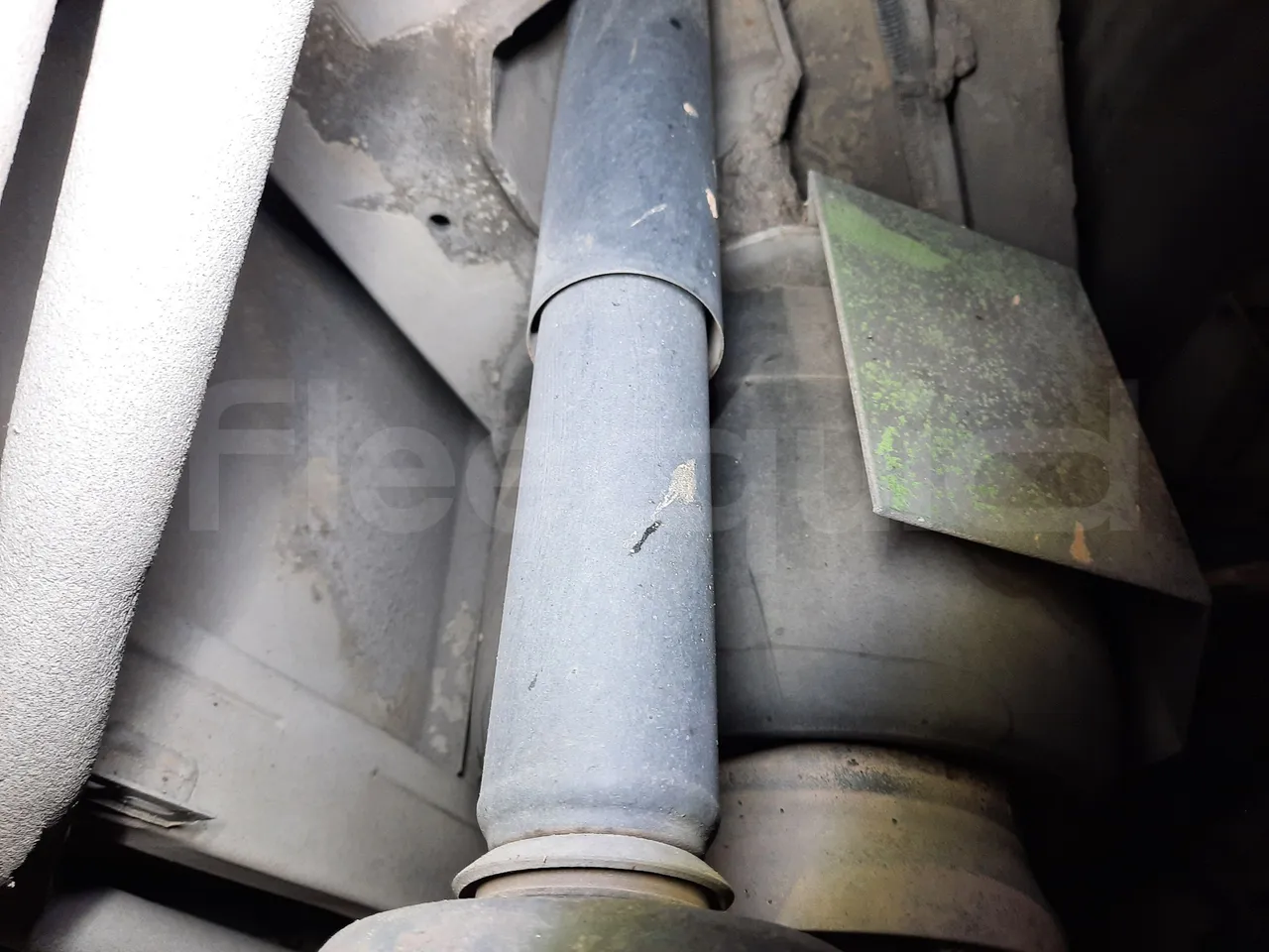 Mercedes-Benz O 530 G- 3P - Euro5 - 260kW - 17.940mt - axle 2 shock absorbers 1 left