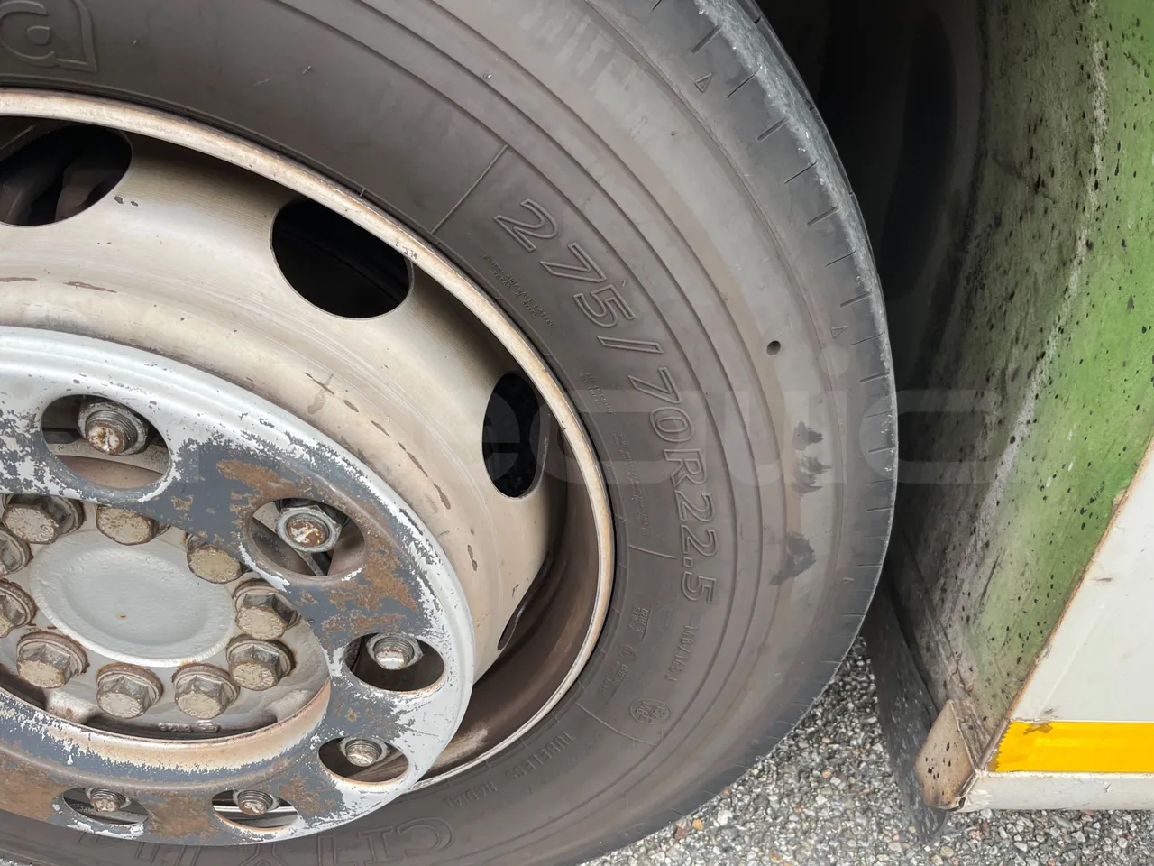 Mercedes-Benz O 530 G- 3P - Euro5 - 260kW - 17.940mt - front left tire measurements