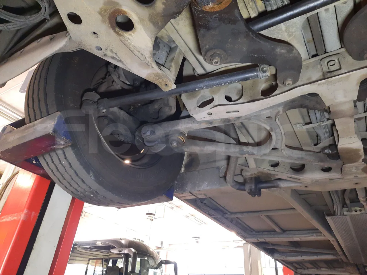 Mercedes-Benz O 530 G- 3P - Euro5 - 260kW - 17.940mt - front axle right side