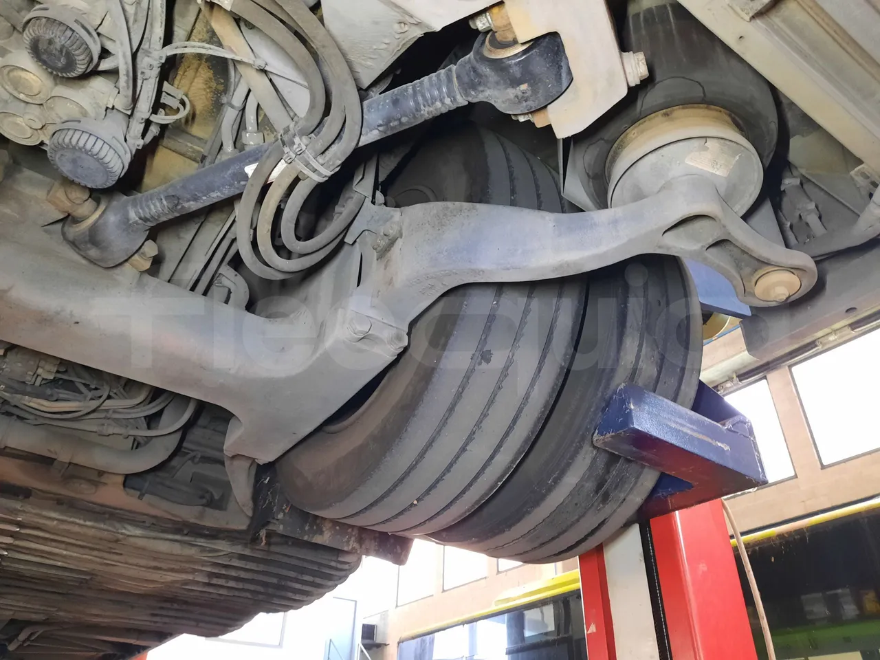 Mercedes-Benz O 530 G- 3P - Euro5 - 260kW - 17.940mt - axle 3 left side