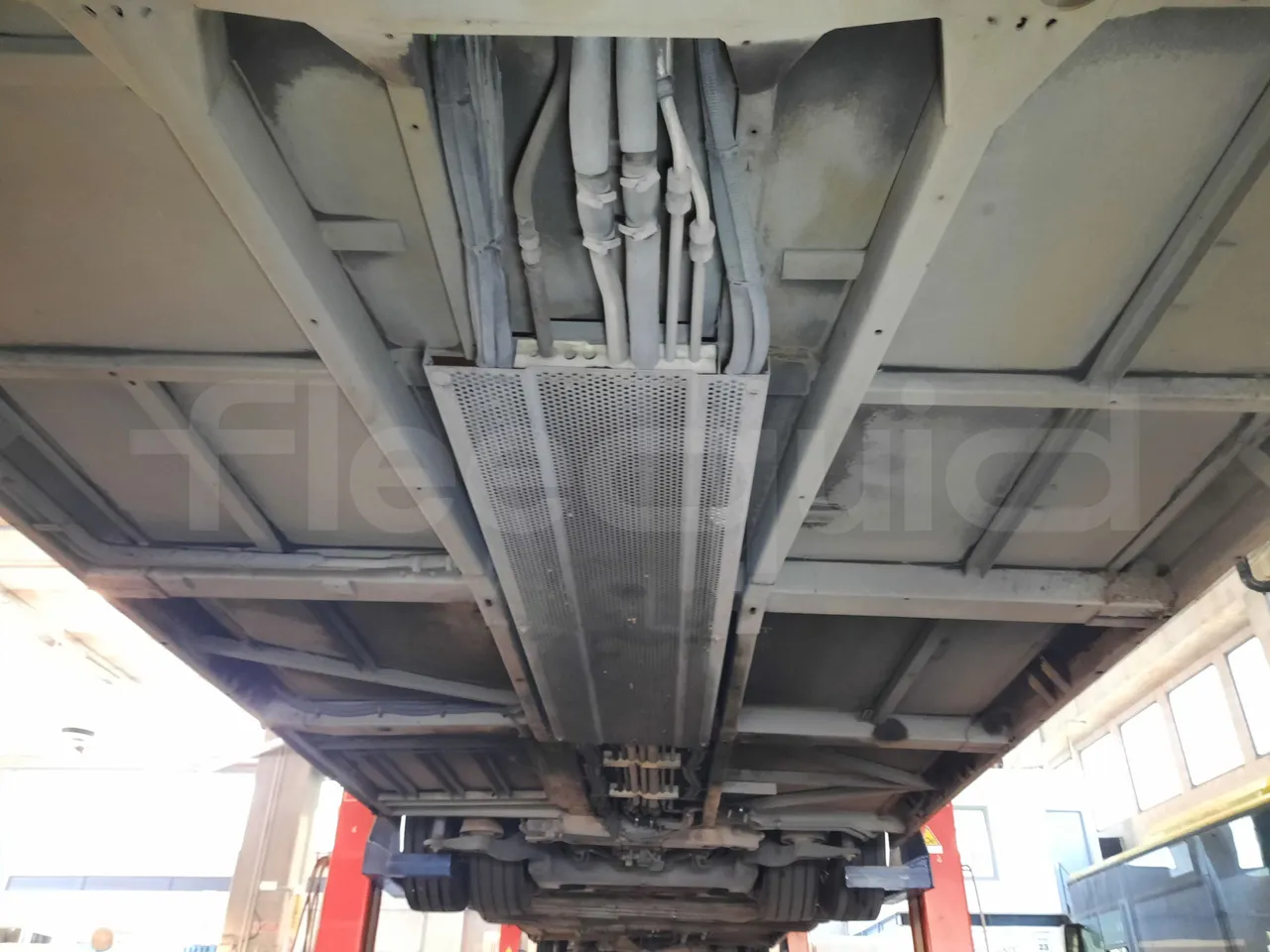 Mercedes-Benz O 530 G- 3P - Euro5 - 260kW - 17.940mt - central undercarriage photo