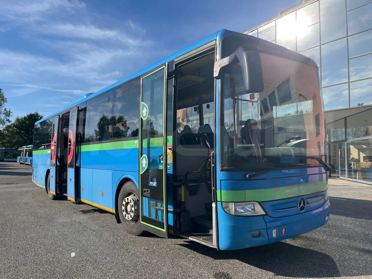 Mercedes-Benz Integro E5 4 - EUR5 - 220kW - 12.14m - 3/4 right front doors open