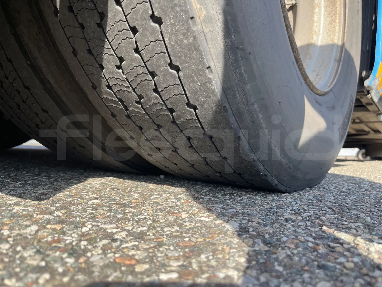 Mercedes-Benz Integro E5 4 - EUR5 - 220kW - 12.14m - tread condition front tires left