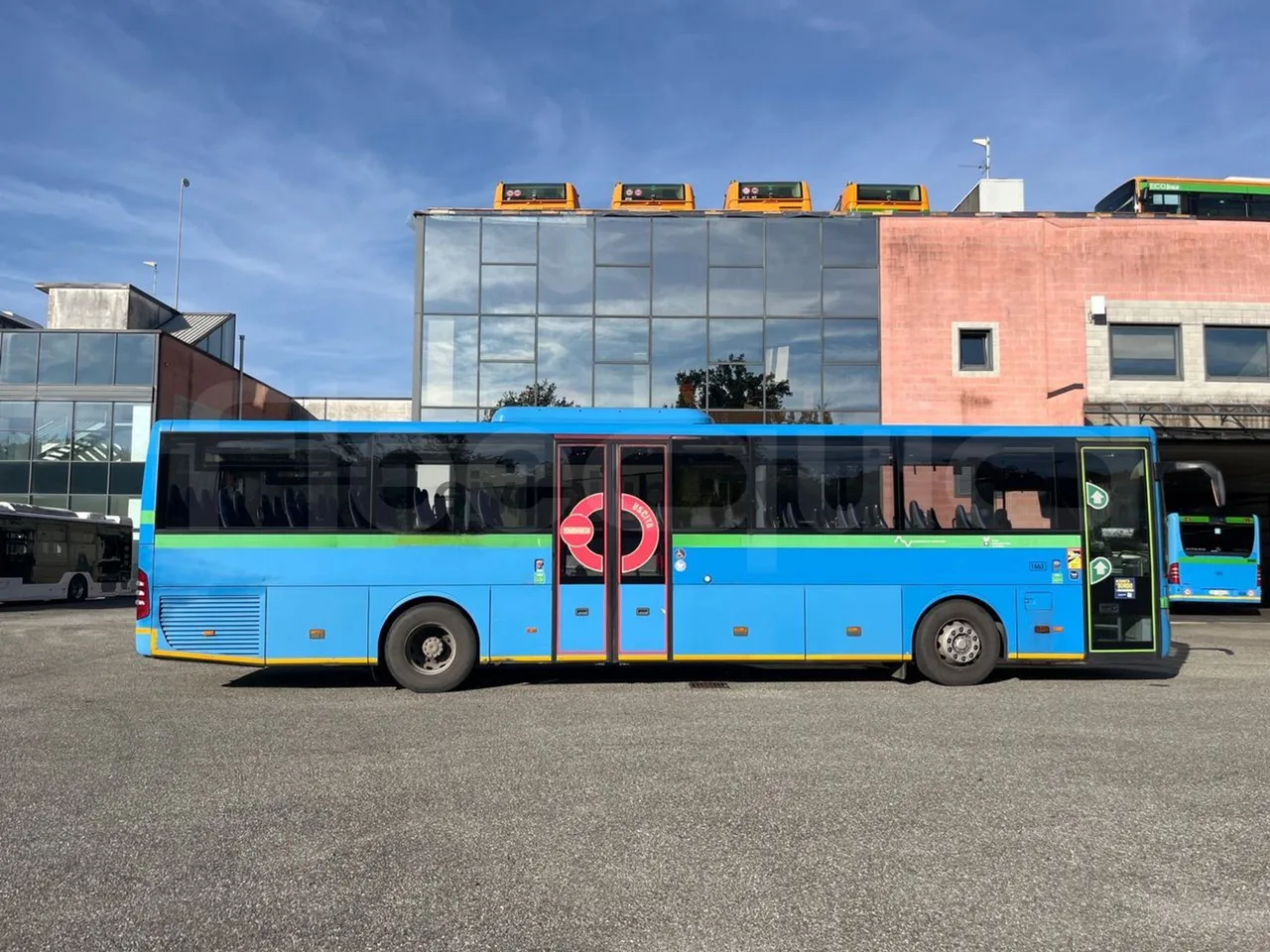 Mercedes-Benz Integro E5 4 - EUR5 - 220kW - 12.14m - right side doors closed
