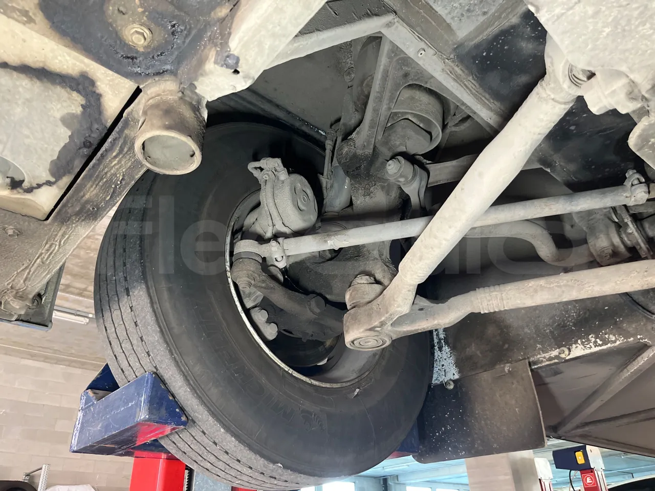 Mercedes-Benz Integro E5 4 - EUR5 - 220kW - 12.14m - front axle right side