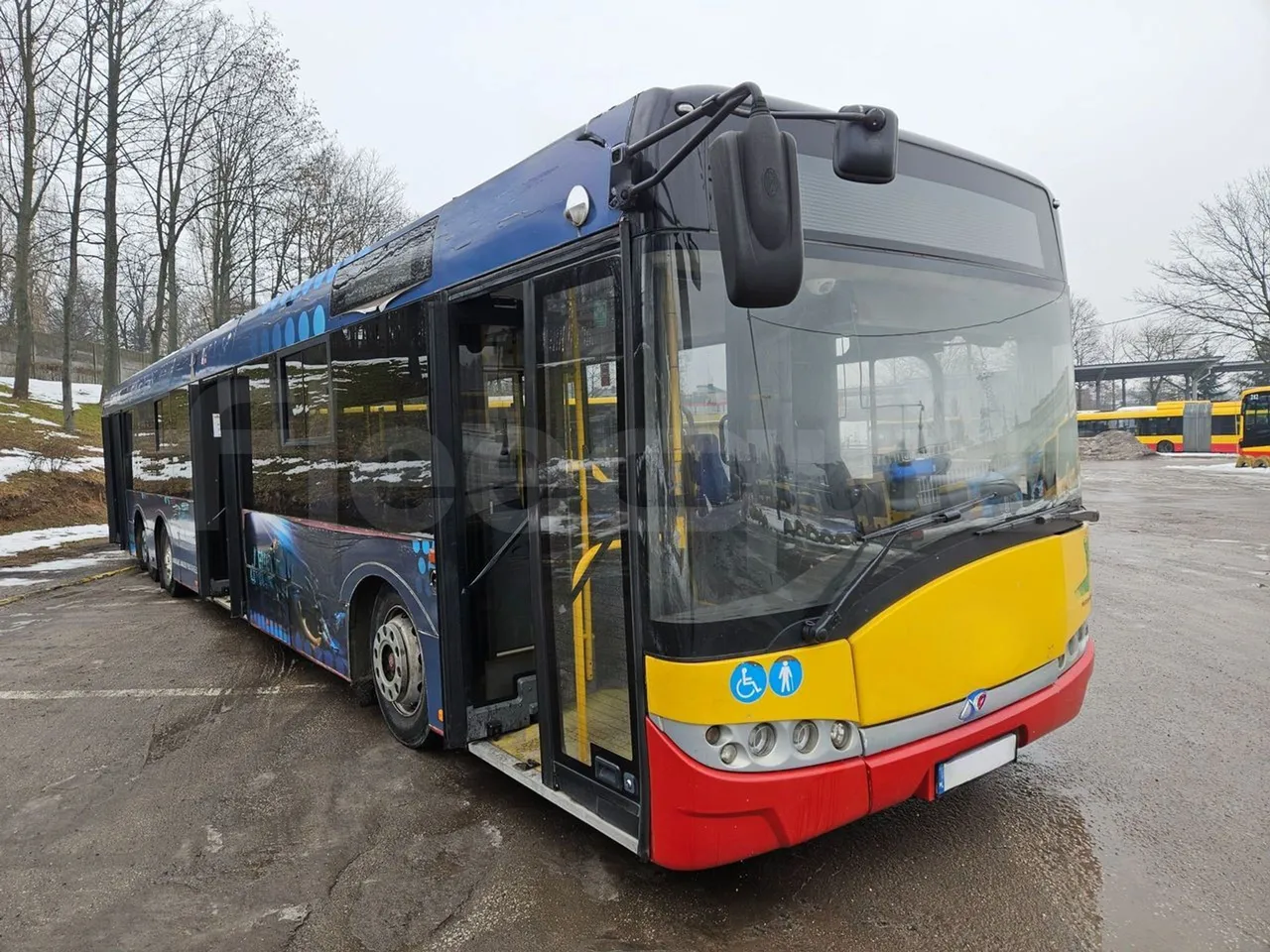 Solaris Urbino 18 - EUR4 - 231kW - 15m - 3/4 right front doors open