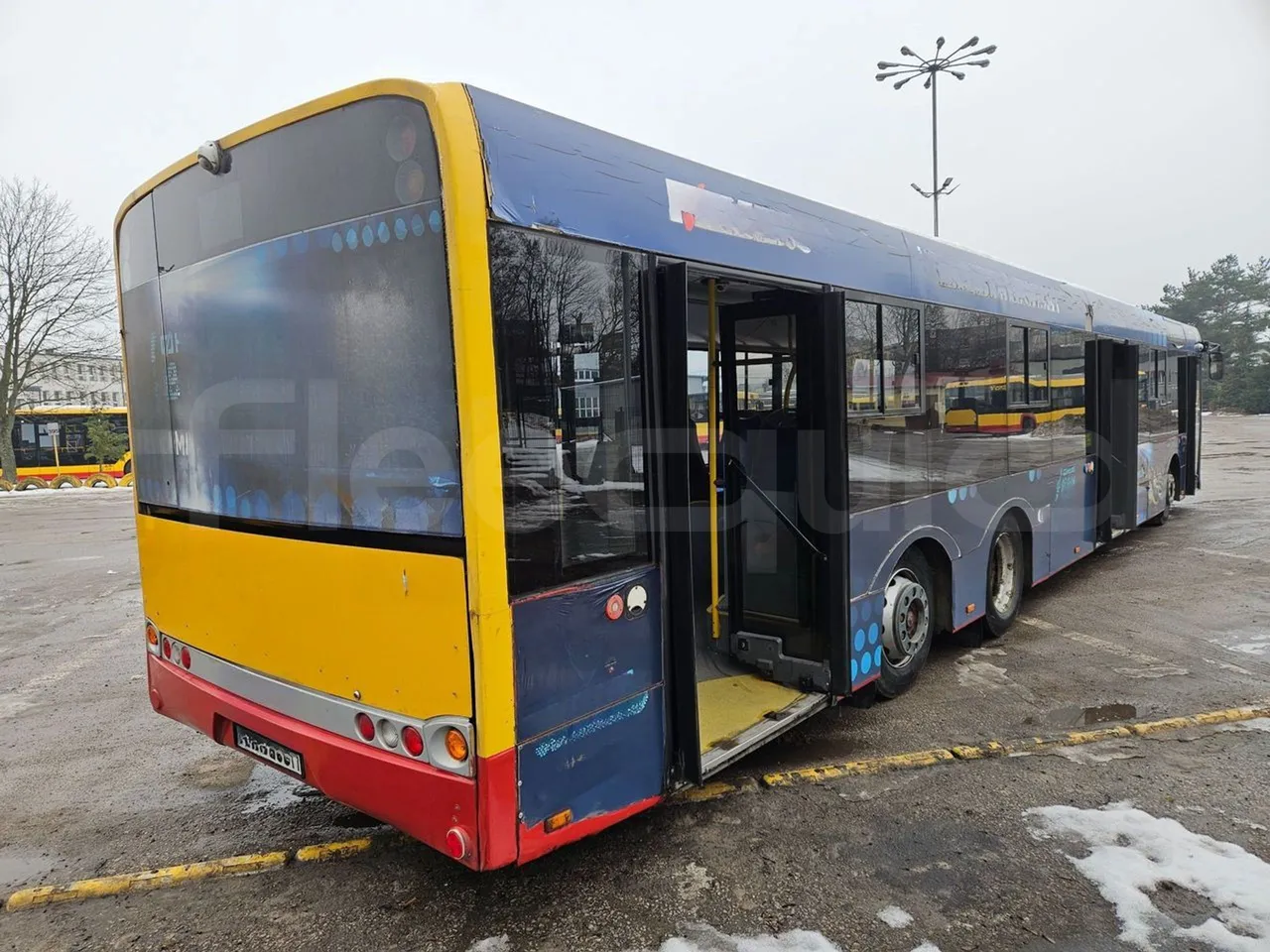 Solaris Urbino 18 - EUR4 - 231kW - 15m - 3/4 right rear doors open