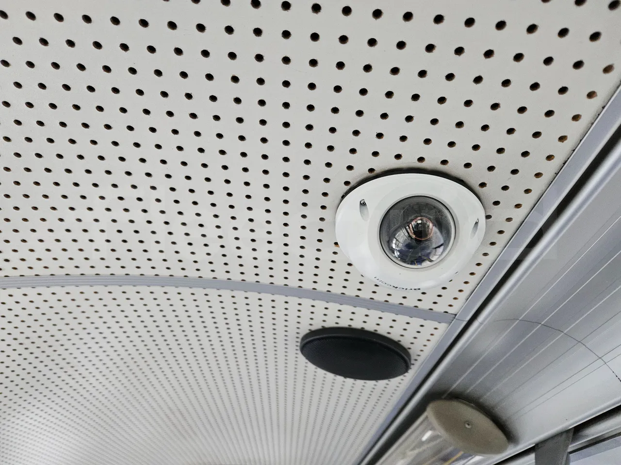 Solaris Urbino 18 - EUR4 - 231kW - 15m - camera accessories photo