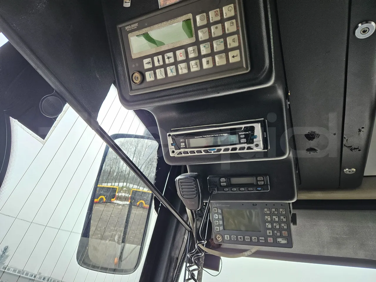 Solaris Urbino 18 - EUR4 - 231kW - 15m - radio accessories photo