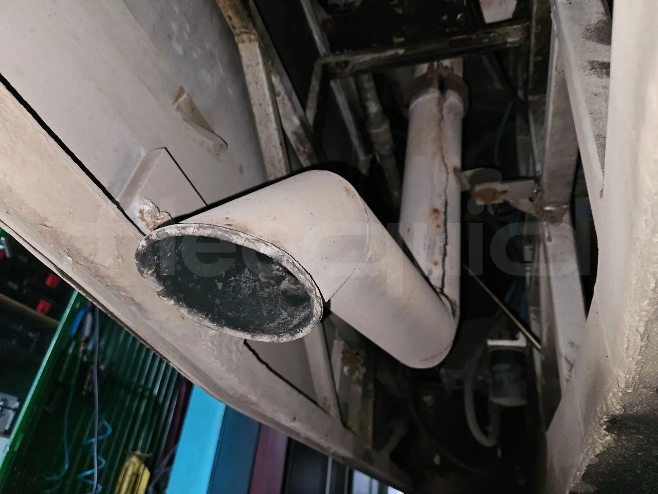 Solaris Urbino 18 - EUR4 - 231kW - 15m - exhaust photo