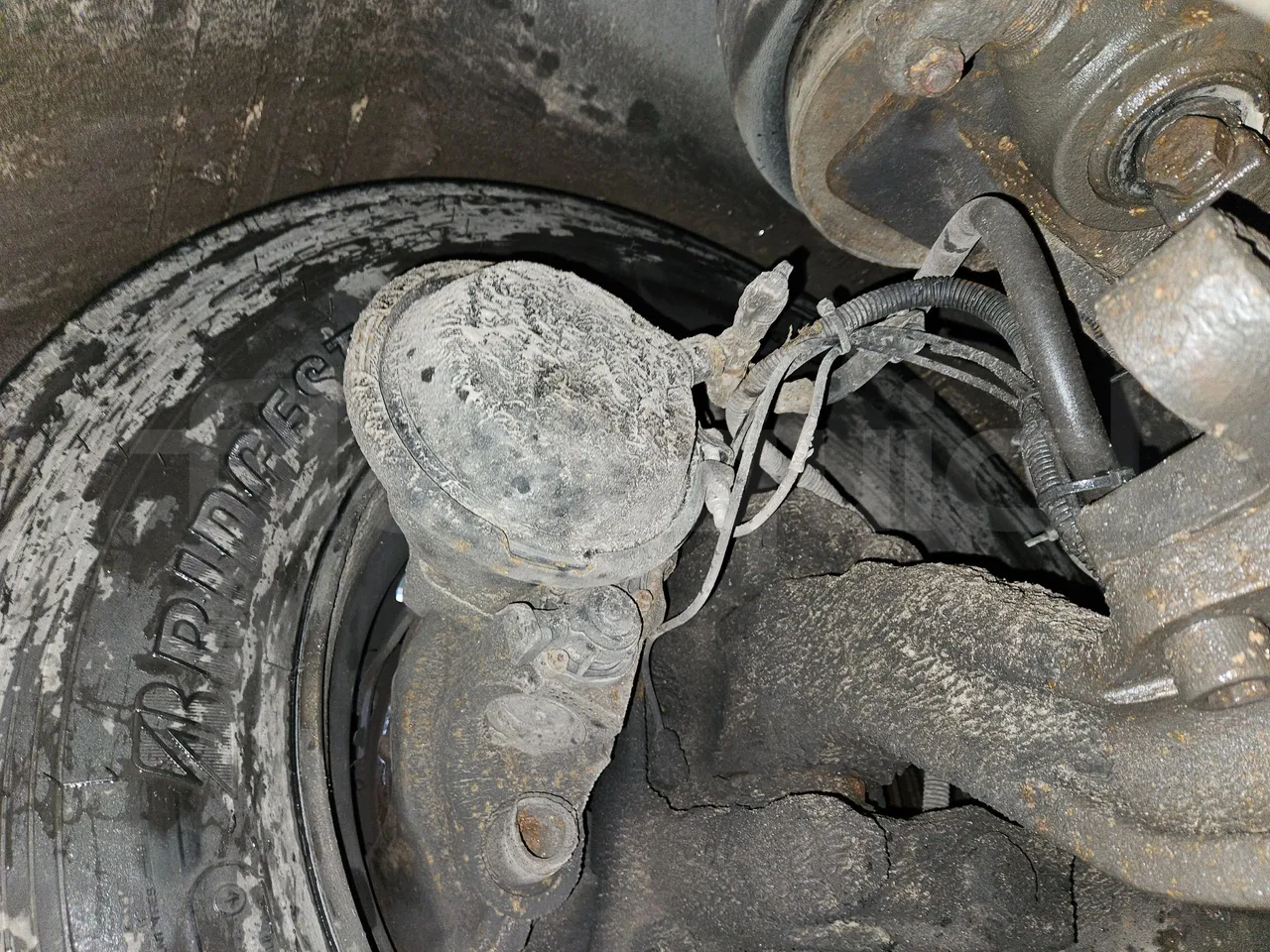 Solaris Urbino 18 - EUR4 - 231kW - 15m - front brake calipers right