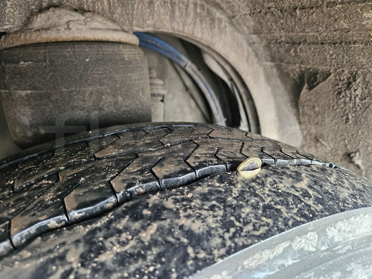 Solaris Urbino 18 - EUR4 - 231kW - 15m - tread condition front tires left