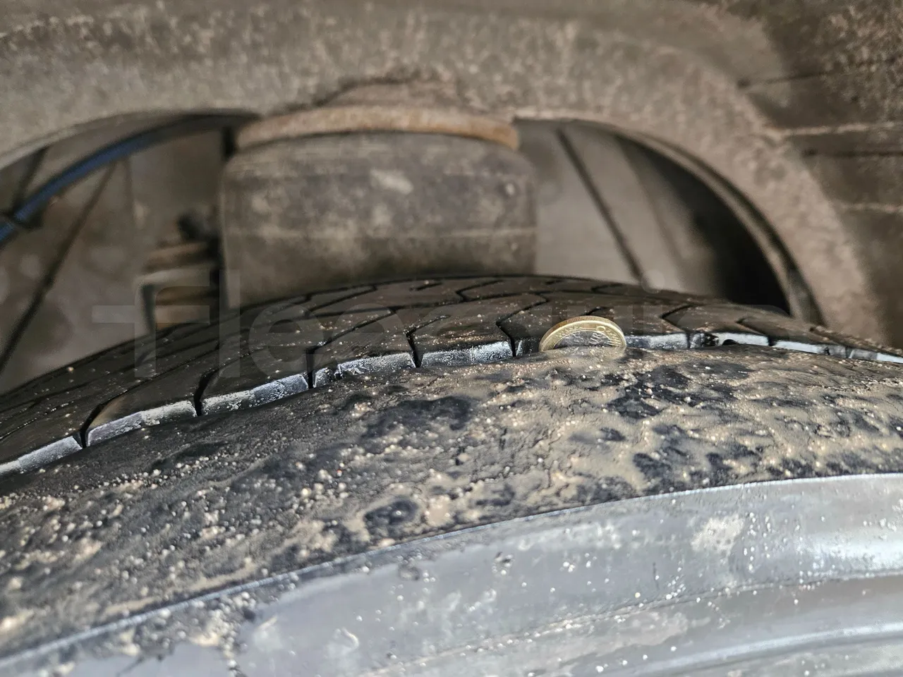 Solaris Urbino 18 - EUR4 - 231kW - 15m - tread condition front tires right