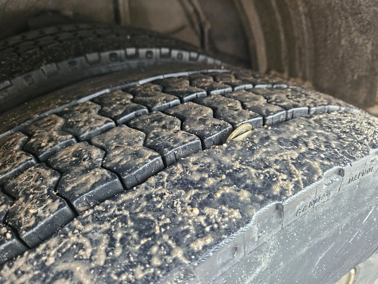 Solaris Urbino 18 - EUR4 - 231kW - 15m - tread condition second axle tires right