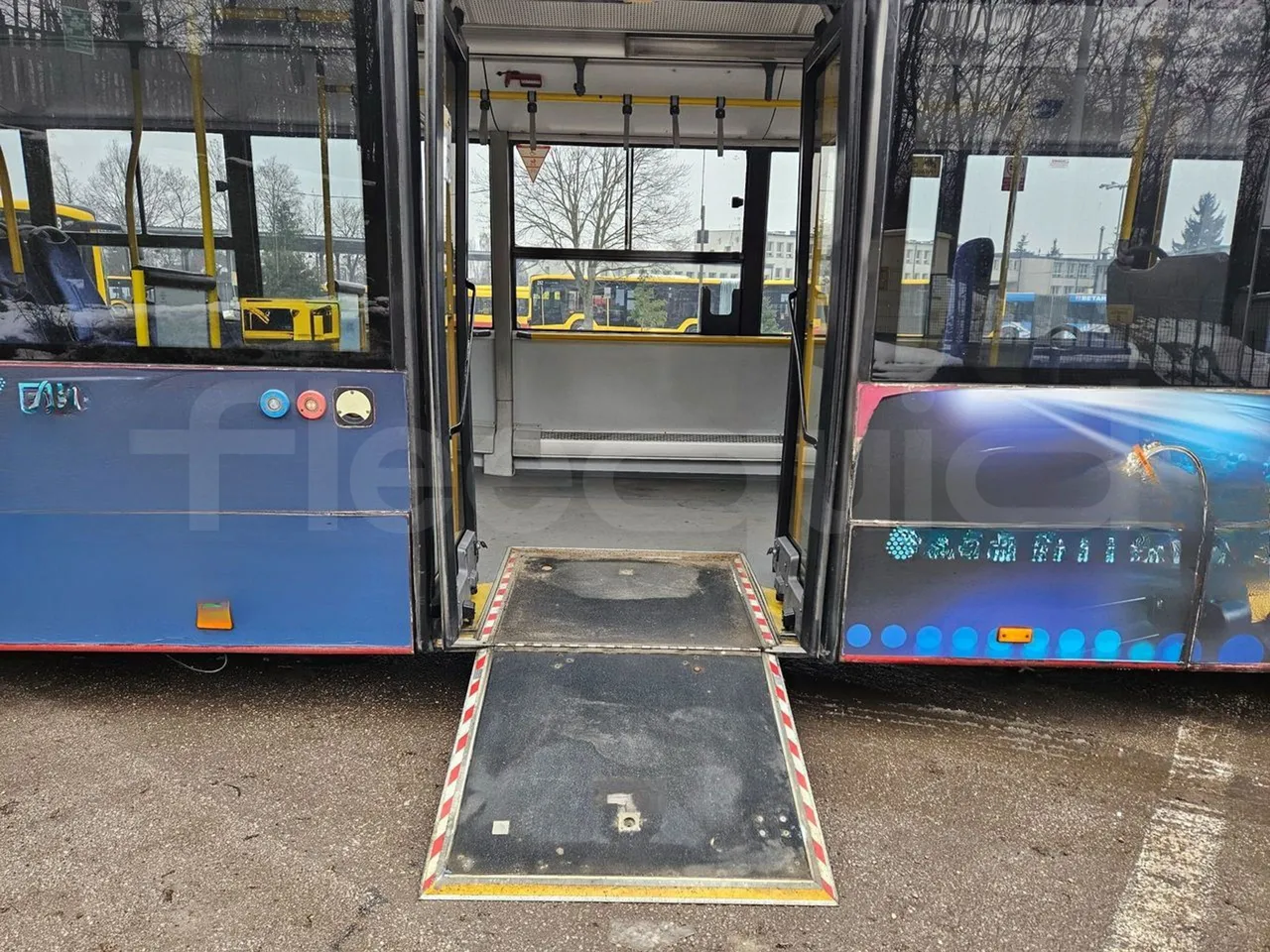 Solaris Urbino 18 - EUR4 - 231kW - 15m - platform open photo