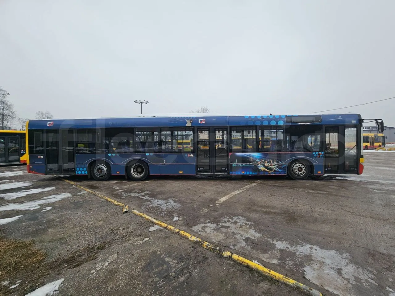 Solaris Urbino 18 - EUR4 - 231kW - 15m - right side doors closed