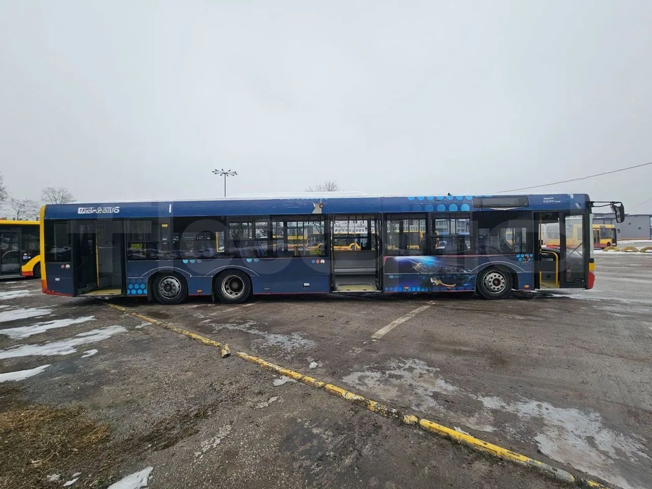 Solaris Urbino 18 - EUR4 - 231kW - 15m - right side doors open