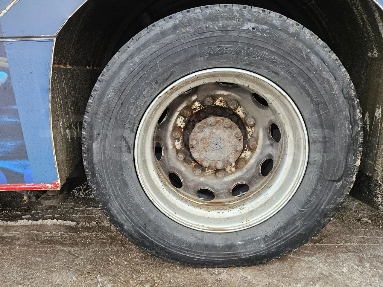 Solaris Urbino 18 - EUR4 - 231kW - 15m - rear left tire photo