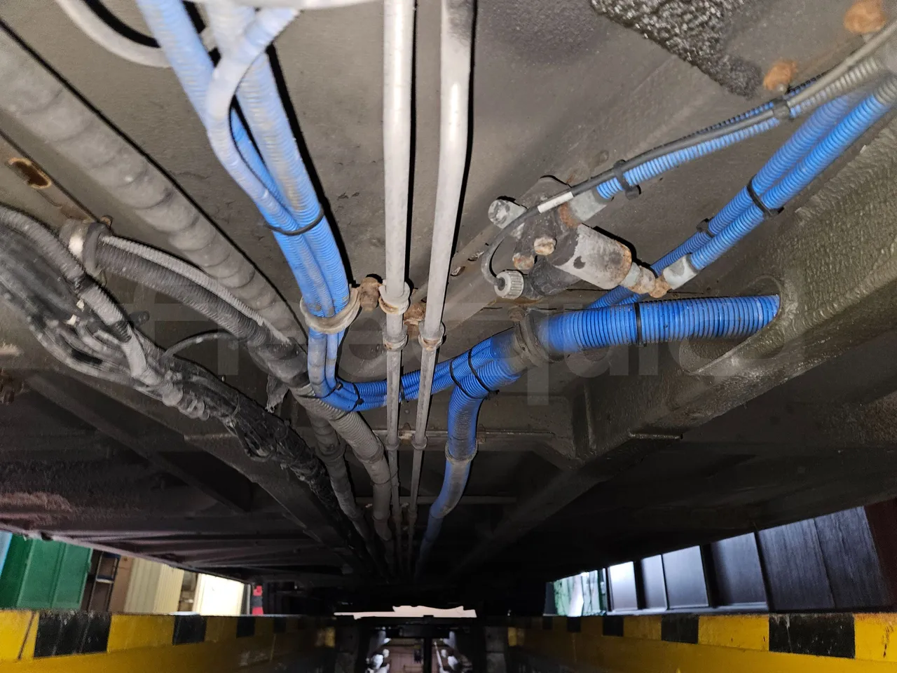 Solaris Urbino 18 - EUR4 - 231kW - 15m - central undercarriage photo